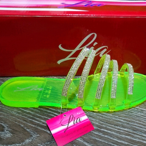 Lia Shoes - 🏷2 for $18 Lia Sandals